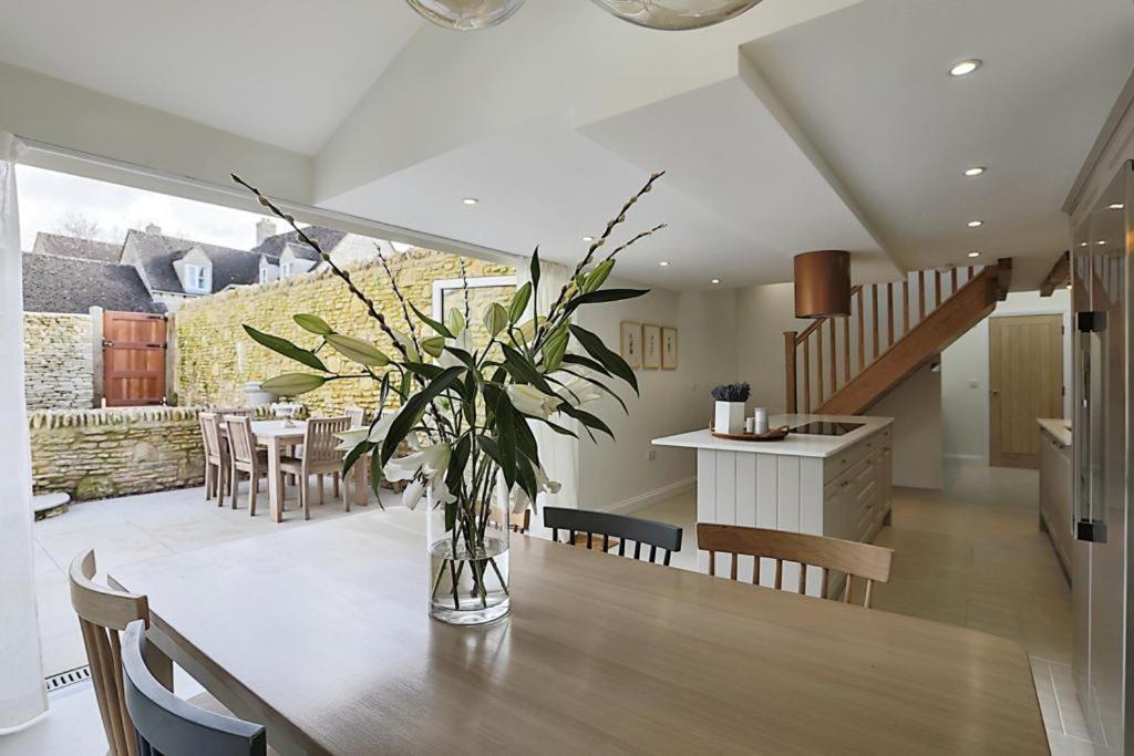 Luxury Cotswold Cottage With Hot Tub In Stow On The Wold! Eksteriør bilde